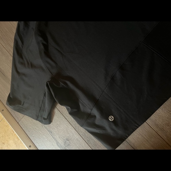 Lululemon MESH BACK CROPPED TRAIN T-SHIRT (8) - Picture 2 of 7